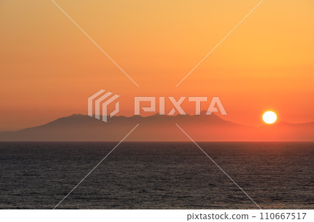 Sunrise over the Shiretoko mountain range 110667517