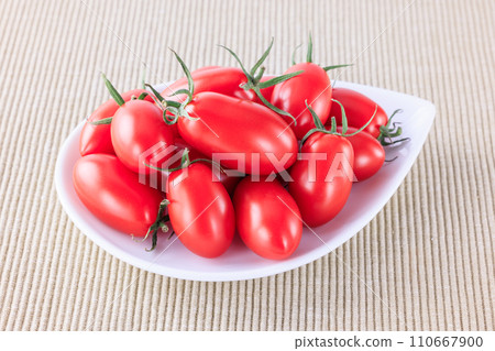 Fresh mini tomato Fresh mini tomato 110667900