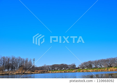 藍天、冬景、賓沼川風景、埼玉市一側的景色 藍天、冬景、賓沼川風景、埼玉市一側的景色 110668092