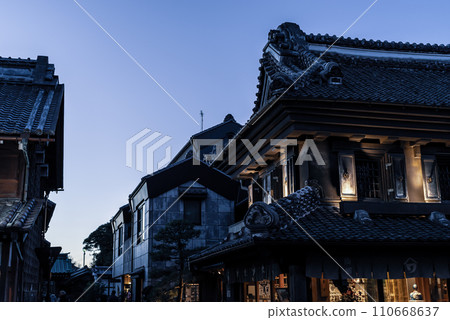 日落時的川越一番街造型街景 b-3 冷色 日落時的川越一番街造型街景 b-3 冷色 110668637