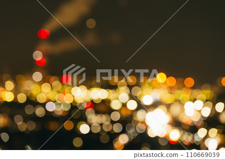 [日本]許多人工作的工業區的夜景 110669039