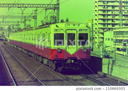 都營5000系列5073--5175--5112,開往大森海岸京濱川崎的特快列車,1976年3月21日 都營5000系列5073--5175--5112,開往大森海岸京濱川崎的特快列車,1976年3月21日 110669303