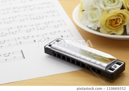harmonica harmonica 110669352