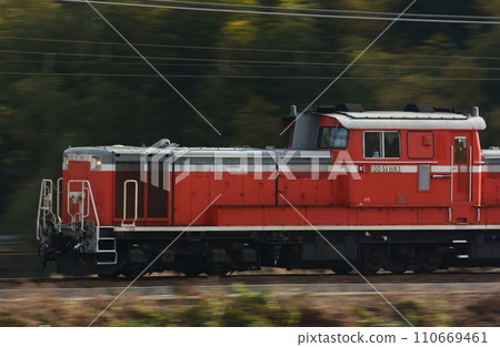 DD51內燃機車在冬日的陽光下運作(東海道幹線安土能登川,2023年12月) DD51內燃機車在冬日的陽光下運作(東海道幹線安土能登川,2023年12月) 110669461