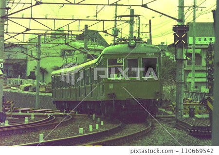 Tokyu 3500 type and others, Deha 3505-Saha 3371-Deha 3506, Okusawa-Denenchofu, March 21, 1976 Tokyu 3500 type and others, Deha 3505-Saha 3371-Deha 3506, Okusawa-Denenchofu, March 21, 1976 110669542