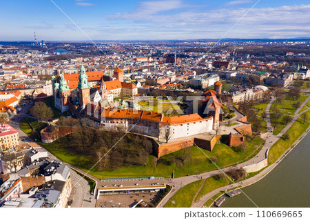 Wawel castle at Vistula river in Poland 110669665