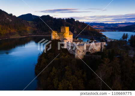 Nedzica castle near Chorshtynskoe reservoir at twilight 110669775