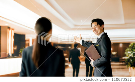 Hotel employee 110673532