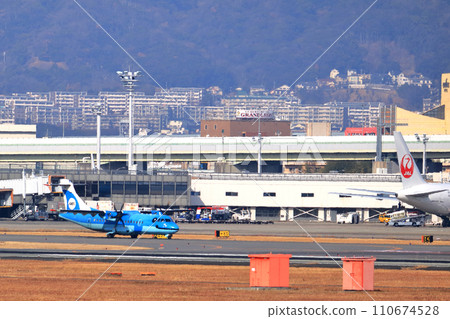 大阪國際機場 AMX 天草航空公司起飛準備就緒 110674528
