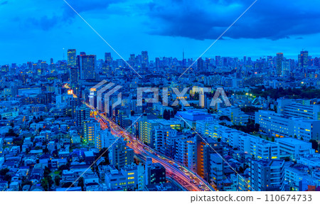 Rainy Tokyo night view 110674733