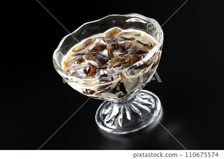 Coffee jelly photographed against a black background 110675574