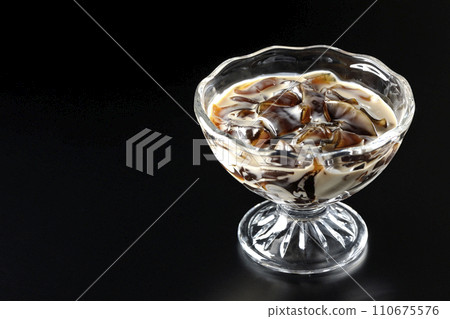 Coffee jelly photographed against a black background 110675576