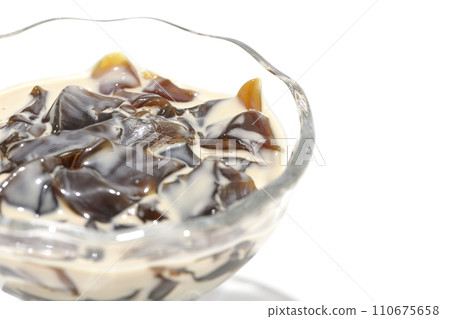 Coffee jelly photographed on a white background 110675658