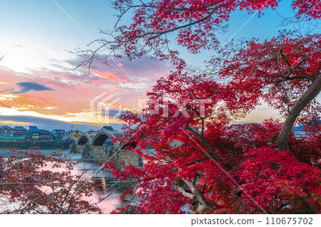 Kintaikyo Bridge reflected in the morning sun, Iwakuni City, Yamaguchi Prefecture 110675702