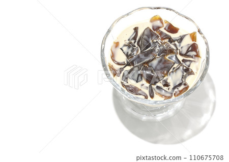 Overhead shot of coffee jelly against a white background 110675708