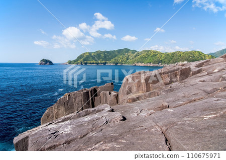 《Spectacular view of Kumano Sea》Tategasakienchi/Senjojiki 110675971