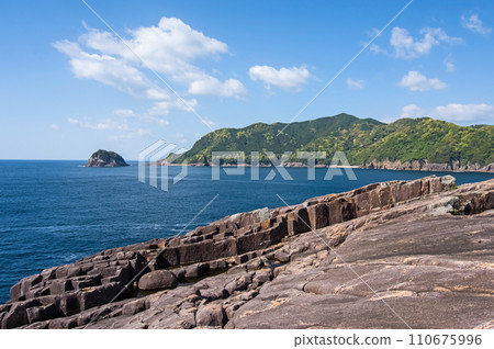 《Spectacular view of Kumano Sea》Tategasakienchi/Senjojiki 110675996
