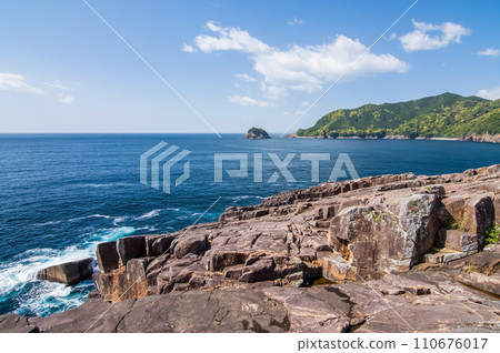 《Spectacular view of Kumano Sea》Tategasakienchi/Senjojiki 110676017