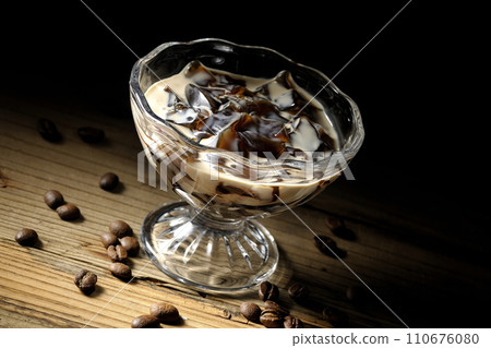 coffee jelly and coffee beans 110676080