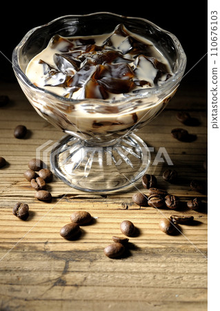 咖啡果凍和咖啡豆 咖啡果凍和咖啡豆 110676103