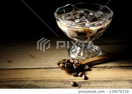coffee jelly and coffee beans 110676158