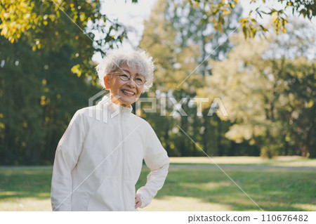Active Senior 110676482