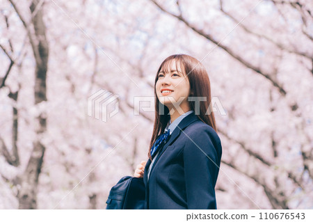 看櫻花的女高中生 110676543