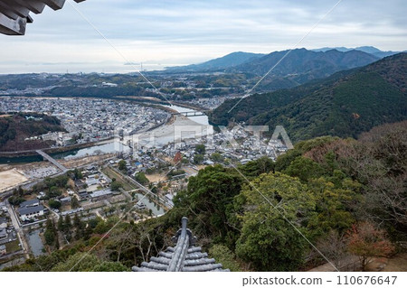 山口縣岩國市和從岩國城天守閣看到的錦帶橋 山口縣岩國市和從岩國城天守閣看到的錦帶橋 110676647