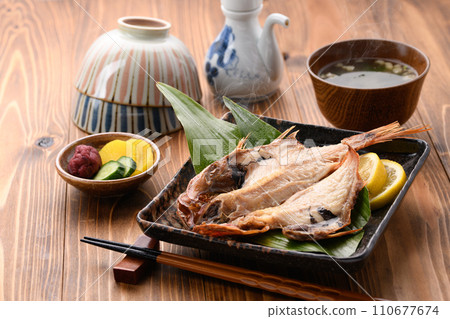 Dried golden sea bream, miso soup, and rice 110677674