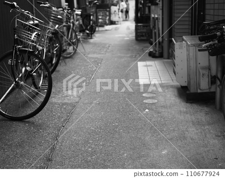 Retro photos of back alleys Retro photos of back alleys 110677924