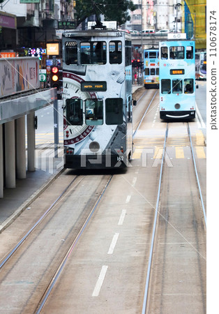 自英國殖民時代以來一直在奔跑的香港平民的腳“電車”（tram） 110678174