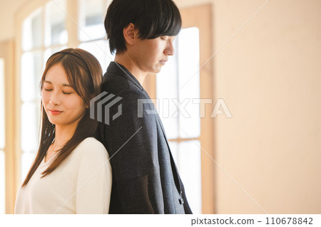 情侶擁抱 110678842