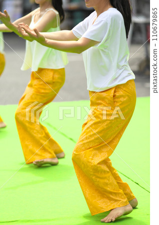 Women doing hula dancing Women doing hula dancing 110679865