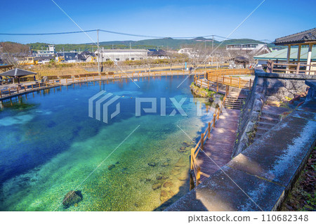 在霧島山泉水泉泉腳下 110682348