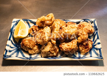 Fried gizzard and cut lemon 110682625