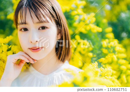 Young woman surrounded by mimosa Young woman surrounded by mimosa 110682751