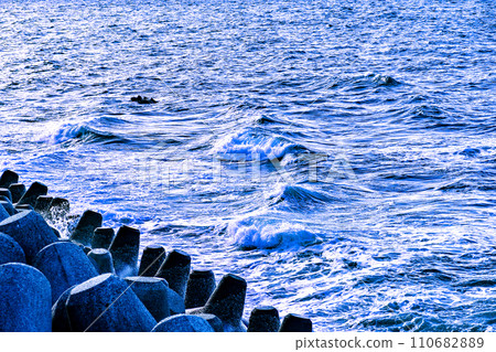 Angry waves Angry waves 110682889