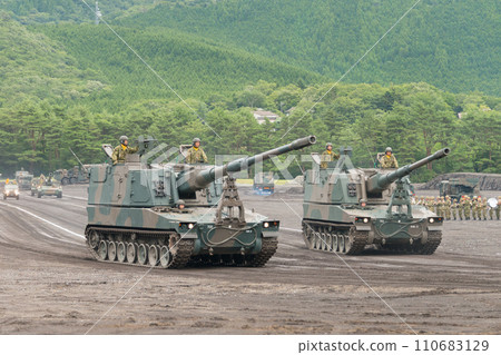 Japan Ground Self-Defense Force Type 99 self-propelled 155mm howitzer in motion Japan Ground Self-Defense Force Type 99 self-propelled 155mm howitzer in motion 110683129