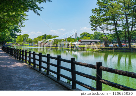 Tennogawa Park, walking path by the pond (Tsushima City, Aichi Prefecture) Tennogawa Park, walking path by the pond (Tsushima City, Aichi Prefecture) 110685020