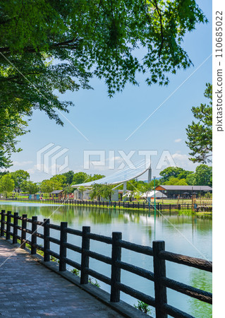 Tennogawa Park, walking path by the pond (Tsushima City, Aichi Prefecture) Tennogawa Park, walking path by the pond (Tsushima City, Aichi Prefecture) 110685022