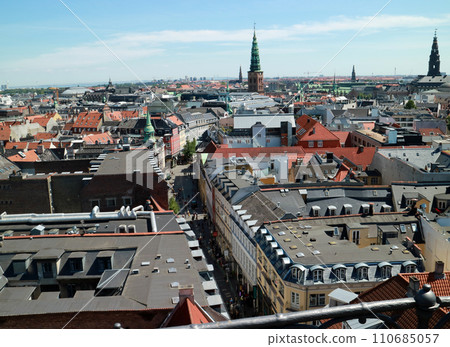 Overhead view of the medieval streets of Copenhagen 110685057