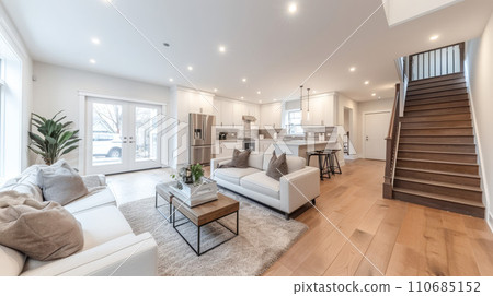 spacious living room 110685152