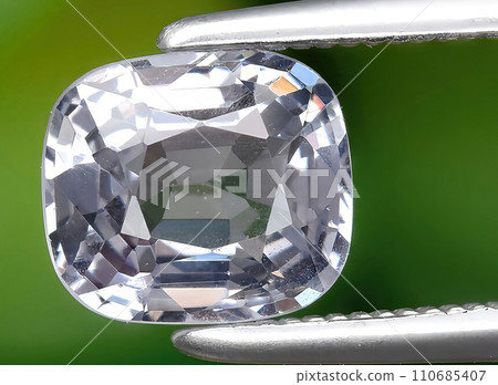 natural purple spinel gem on the background 110685407