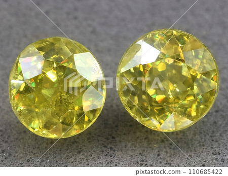 natural green sphene gem on the background natural green sphene gem on the background 110685422