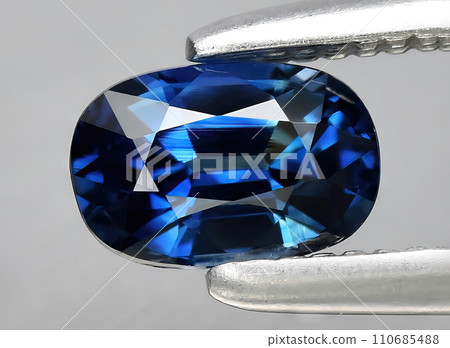 natural blue sapphire gem on the background 110685488