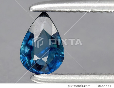 natural blue sapphire gem on the background 110685554