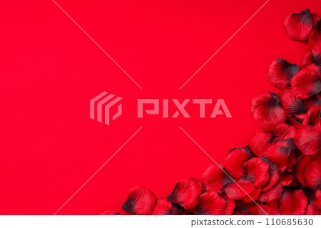 Red background and petals (artificial flowers) Red background and petals (artificial flowers) 110685630