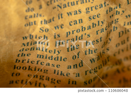 皺巴巴的英文報紙 皺巴巴的英文報紙 110686048