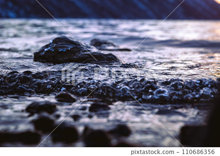 Lake Shikotsu and waves at sunrise 110686356