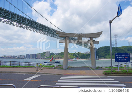 Looking up at the Kanmon Bridge from Wakuri Shrine in Moji Ward, Kitakyushu City, Fukuoka Prefecture Looking up at the Kanmon Bridge from Wakuri Shrine in Moji Ward, Kitakyushu City, Fukuoka Prefecture 110686468
